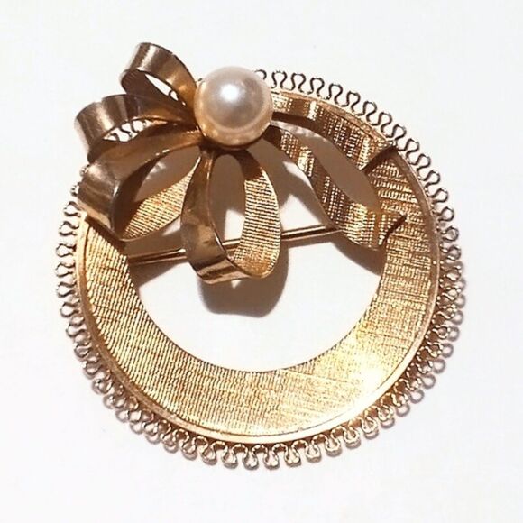 Vintage Bow Accented Cultured Pearl Circle Pin Brooch - Picture 1 of 6